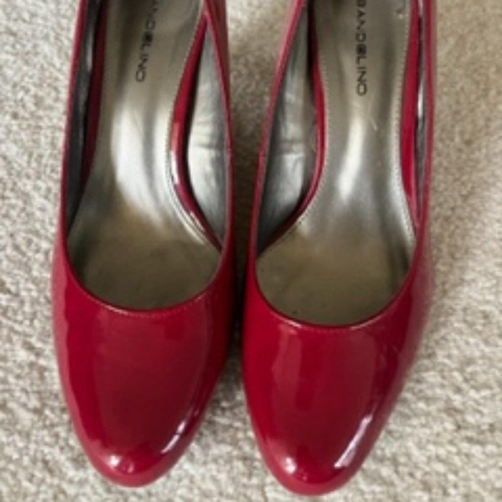 Bandolino- medium heeled red shoes. Size 7.5 Excellent condition and comfy!